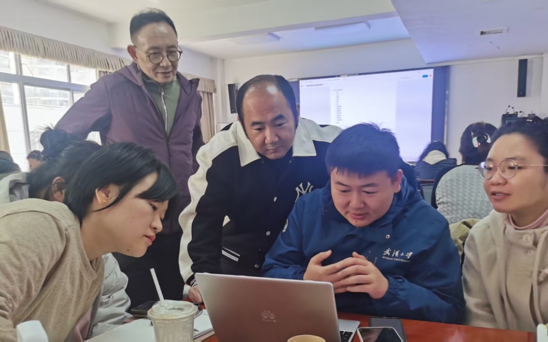 学员实操演练。