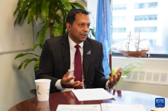 12月4日，联合国资本发展基金执行主任顾明达在位于纽约的办公室接受新华社记者专访。新华社记者 张凤国 摄