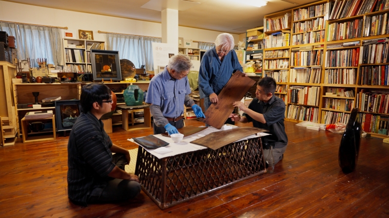 摄制组前往日本拍摄漆艺大师三田村有纯。