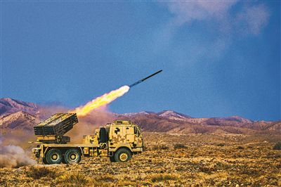 近日，新疆军区某团开展实弹射击训练。张煦东摄