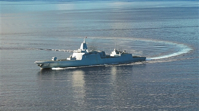 在大洋上航行。温  彬摄