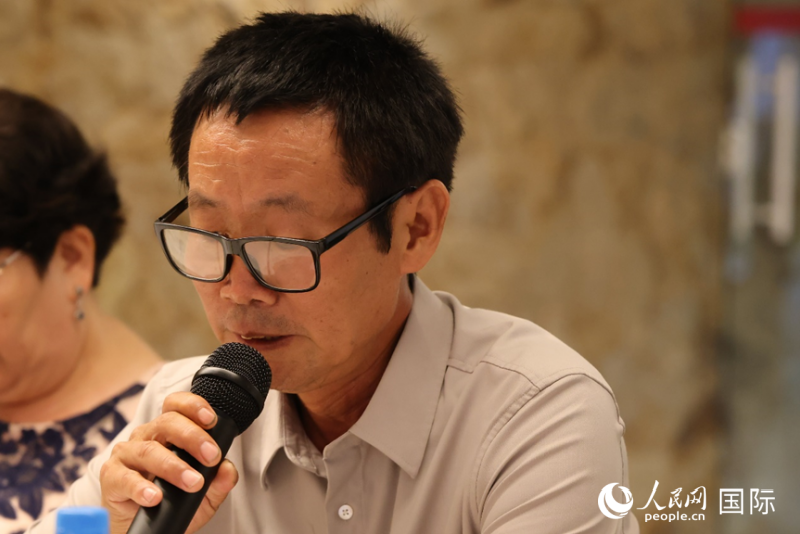 巴西里约中国和平统一促进会代会长魏超在领区台湾同胞新年茶话会上发言。人民网记者 陈海琪摄