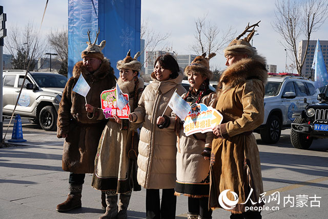活动现场,与会嘉宾打卡留念。实习生 高瑀晗摄