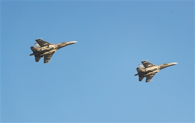 冬日，空军某旅组织飞行训练。本报特约记者 王鑫伟摄