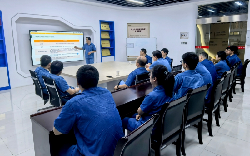 动力车间创新工作室开展”绿色减排·夜班能源管理“匠心沙龙活动。陈林摄