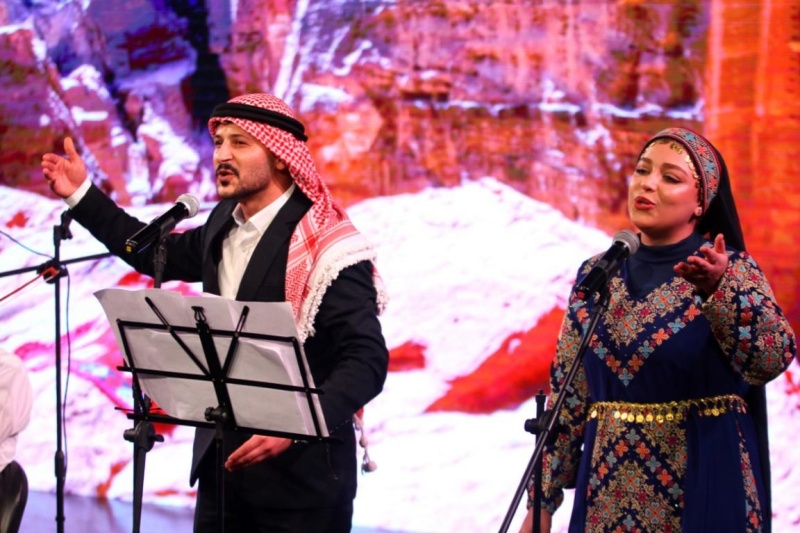 约旦歌手深情演唱，纳达尔·达乌德摄