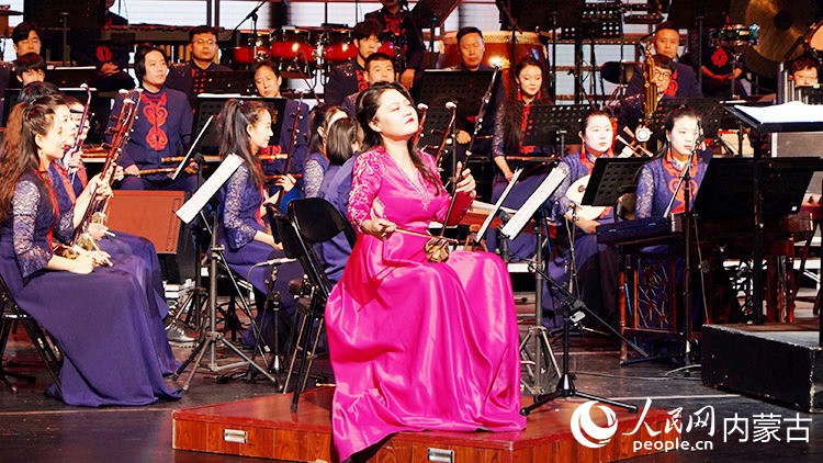 吕炳慧演奏现场。包头市艺术剧院民族乐团供图