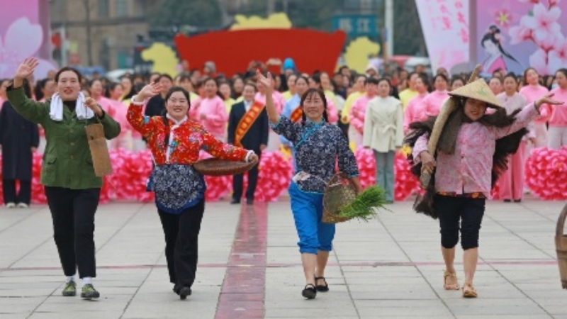 “三八”国际妇女节主题活动现场。唐成摄