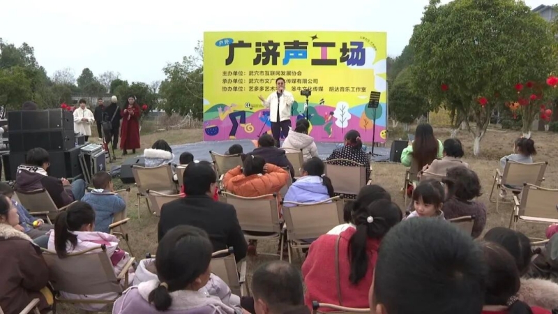 市民参加各类文艺活动。