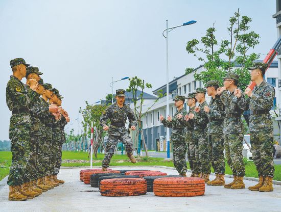 武警浙江总队某支队官兵进行训练。姚志翔摄